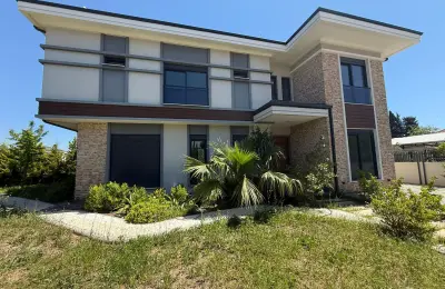 Duacı Mahallesi Merkezde 4+1 300 m2